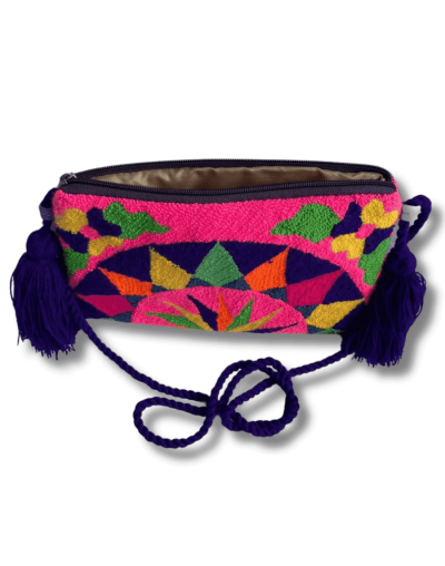 Bolso tapizado wayúu cargadera y borla azul mimada