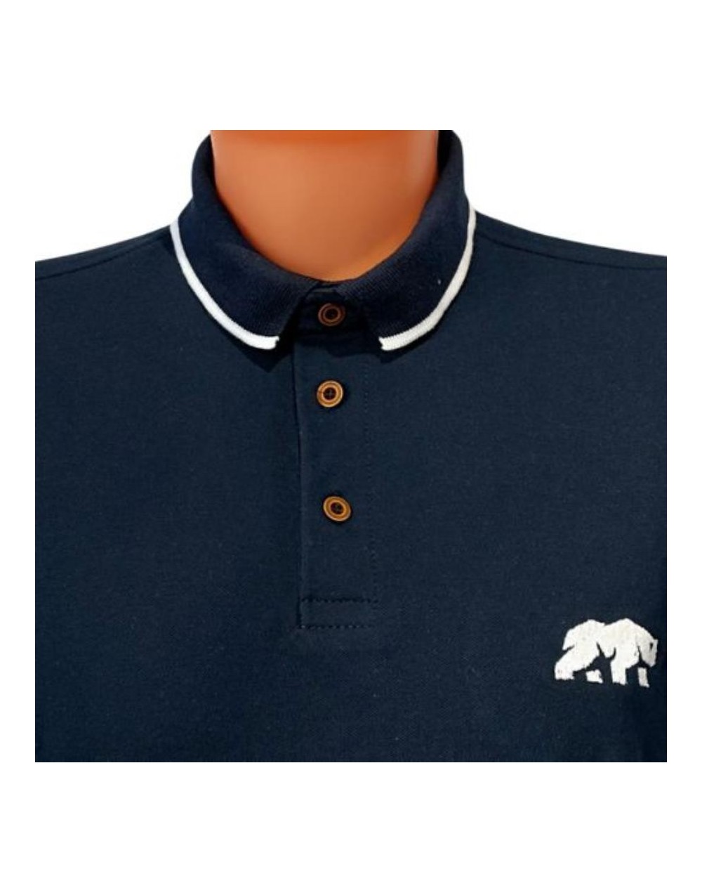 Camiseta polo con cuello tejido color azul noche.