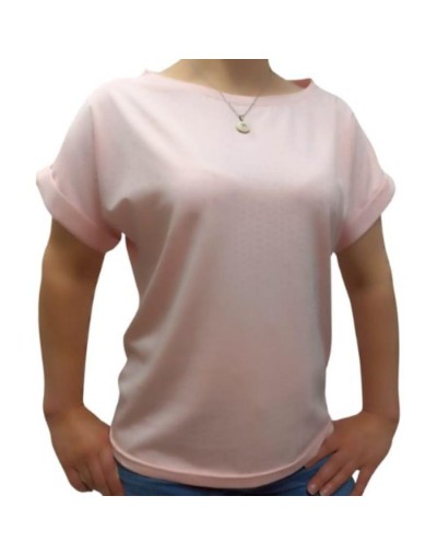 Camiseta manga japonesa color rosada.