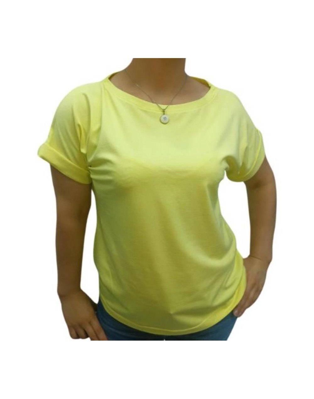 Camiseta manga japonesa color amarillo.