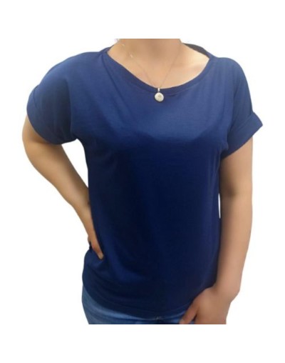 Camiseta manga japonesa color azul.
