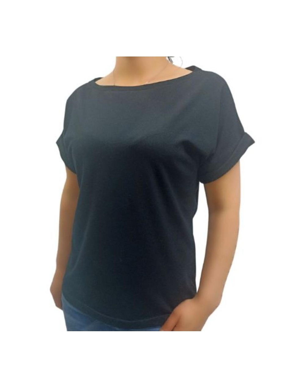 Camiseta manga japonesa color negra.