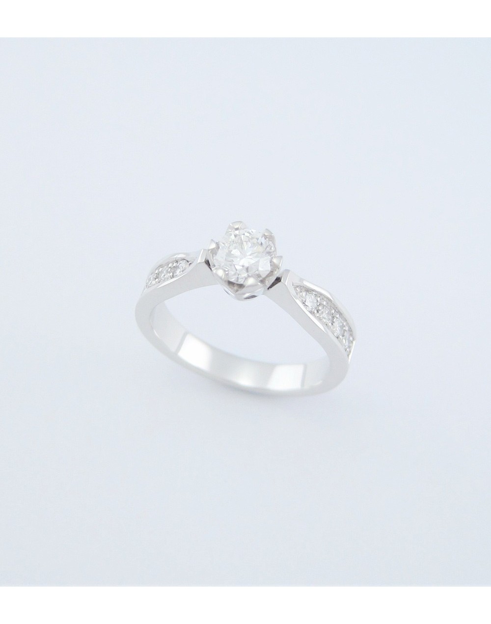     Anillo En Oro Blanco18 Kt Con Diamantes 