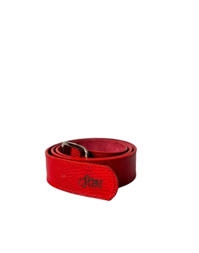Cinturón rojo de cuero texturizado
