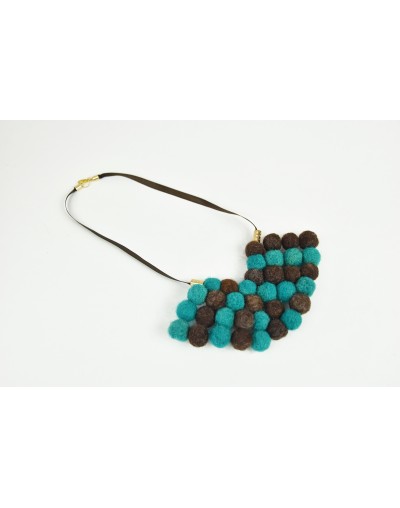 COLLAR ALAS EXTENDIDAS