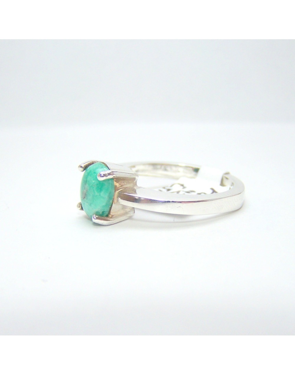 Anillo de plata 925 y esmeralda natural colombiana