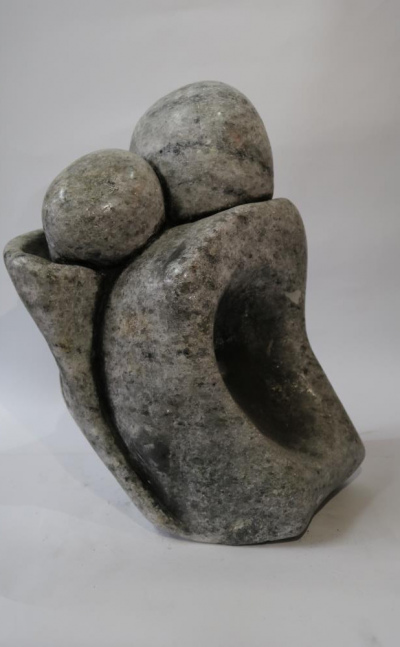 Escultura tallada en roca salina-Abrazo