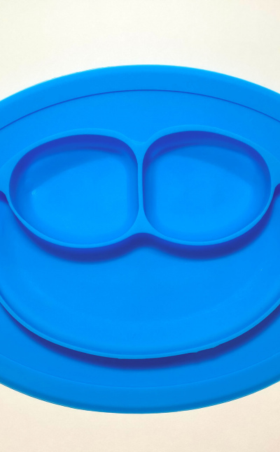 Plato en Silicon diseño carita feliz - Azul
