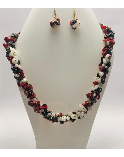 Collar en piedras naturales