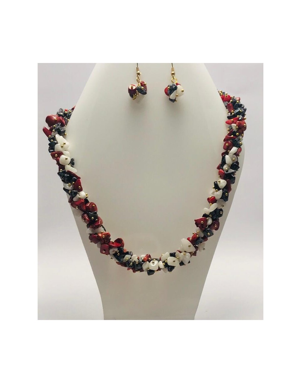 Collar en piedras naturales