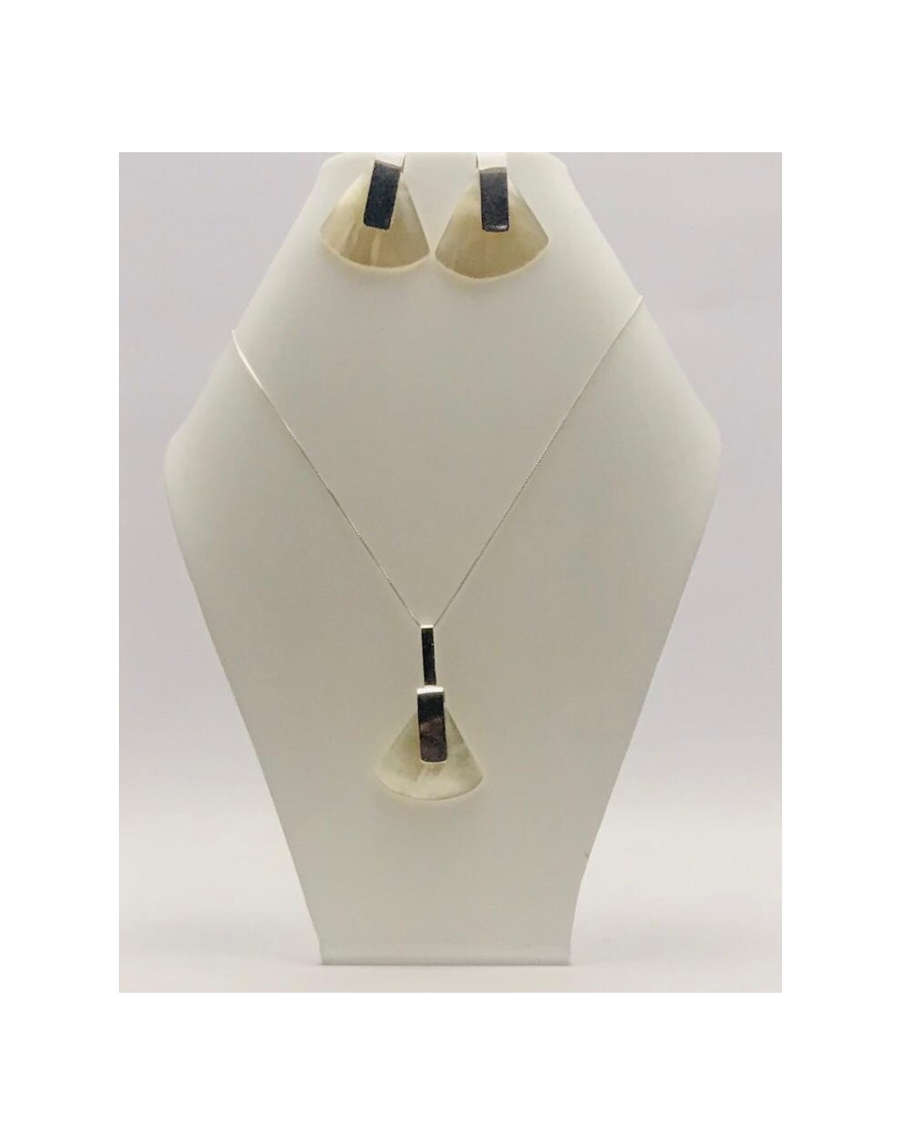 Collar en concha nácar y plata