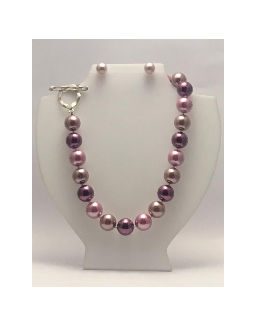 Collar de perla checa