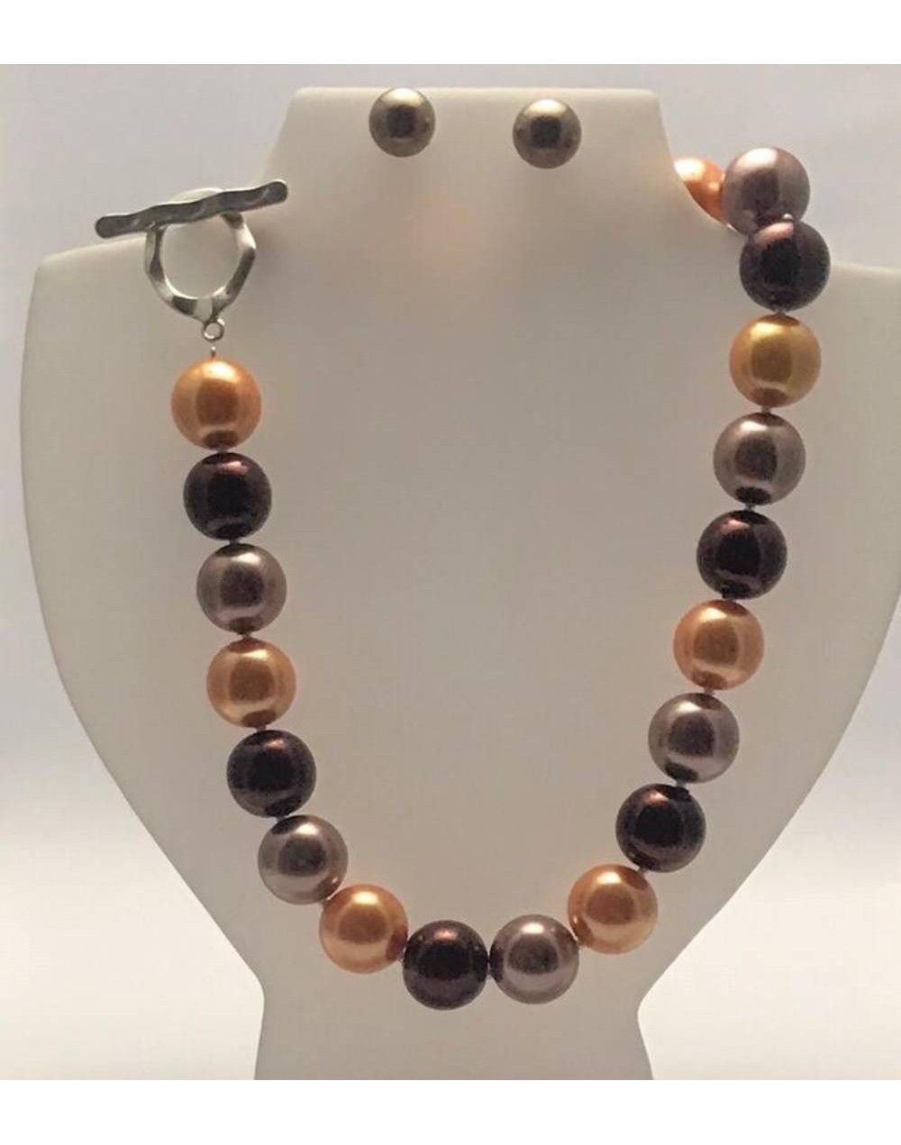 Collar de perla checa
