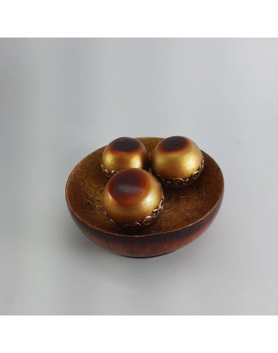 Aplique decorativo plato con 3 bolitas en madera tallada