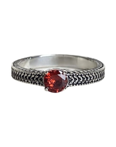 Anillo duna en plata y zircon granate