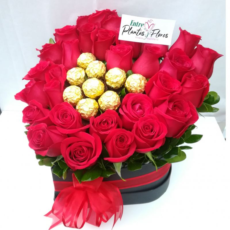 Corazón de rosas con 9 chocolates