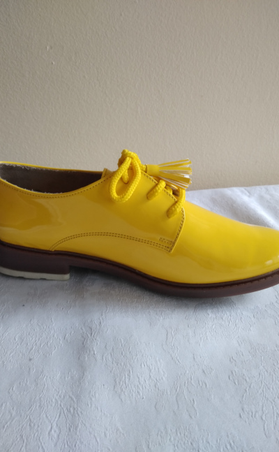 Zapato Oxford amarillo