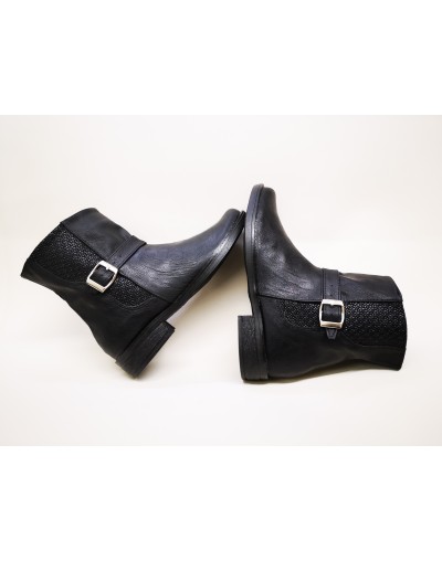 Botines negros planos de moda para mujer