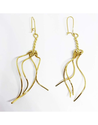 Aretes largos y grandes dorados inspirados en las arañas