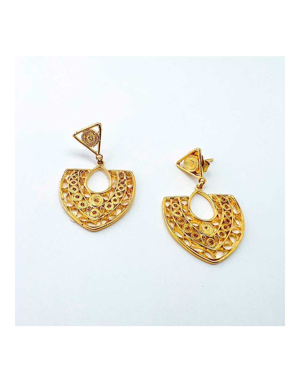 Aretes dorado elegantes en filigrana