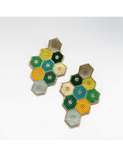 Aretes hexagonos largos tejidos en miyuki