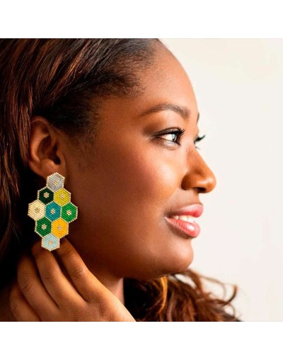 Aretes hexagonos largos tejidos en miyuki