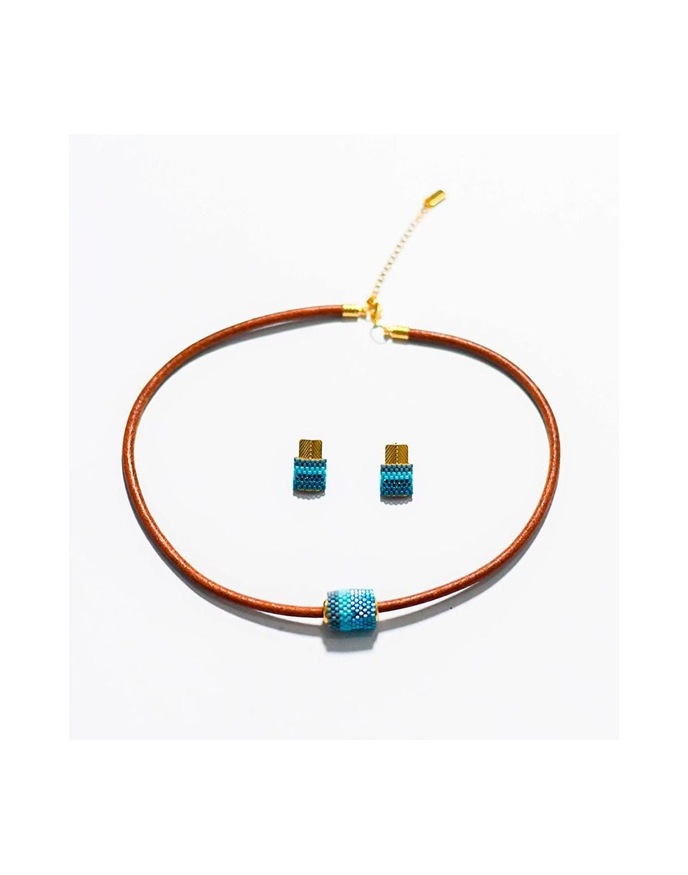 Set de collar y aretes en miyuki y cadena de cuero