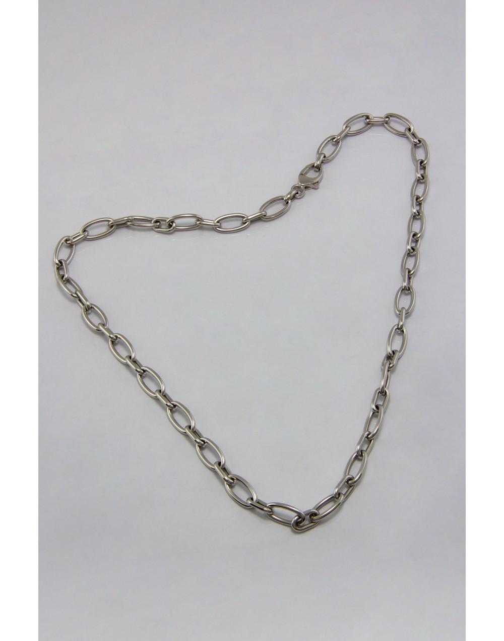 Collar de óvalos en oro blanco