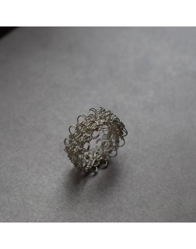 Anillo tejido
