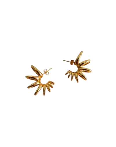 Arete en forma de C dorado