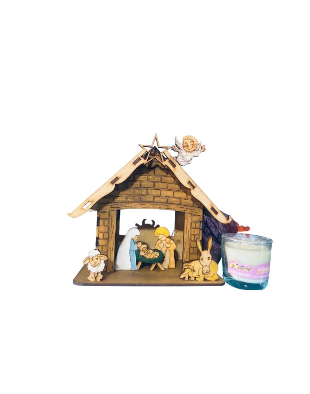 Pesebre de madera con vela