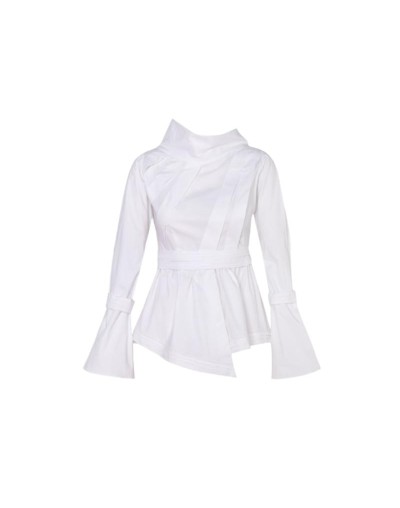 Camisa blanca de popelina con drapeado en las mangas y recogido