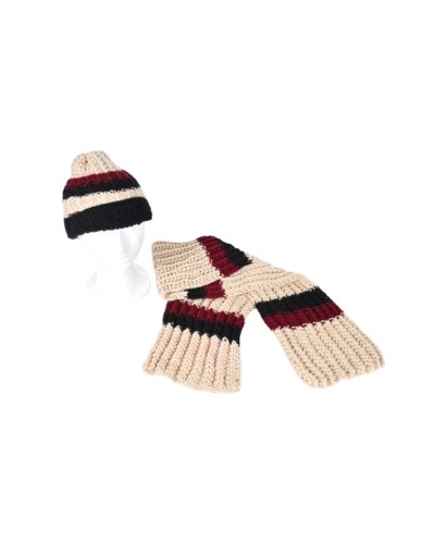 Gorro y bufanda tejido
