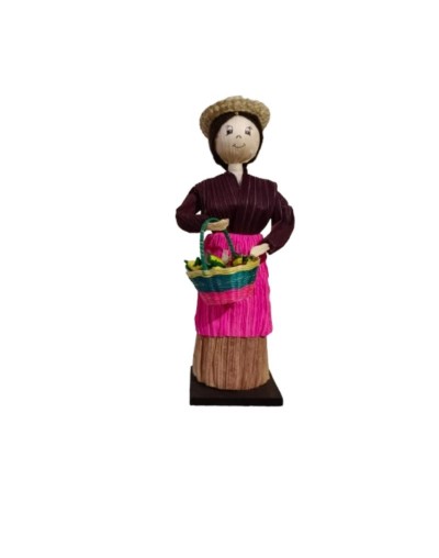 Muñeca de 30 cm elaborada en hoja de amero