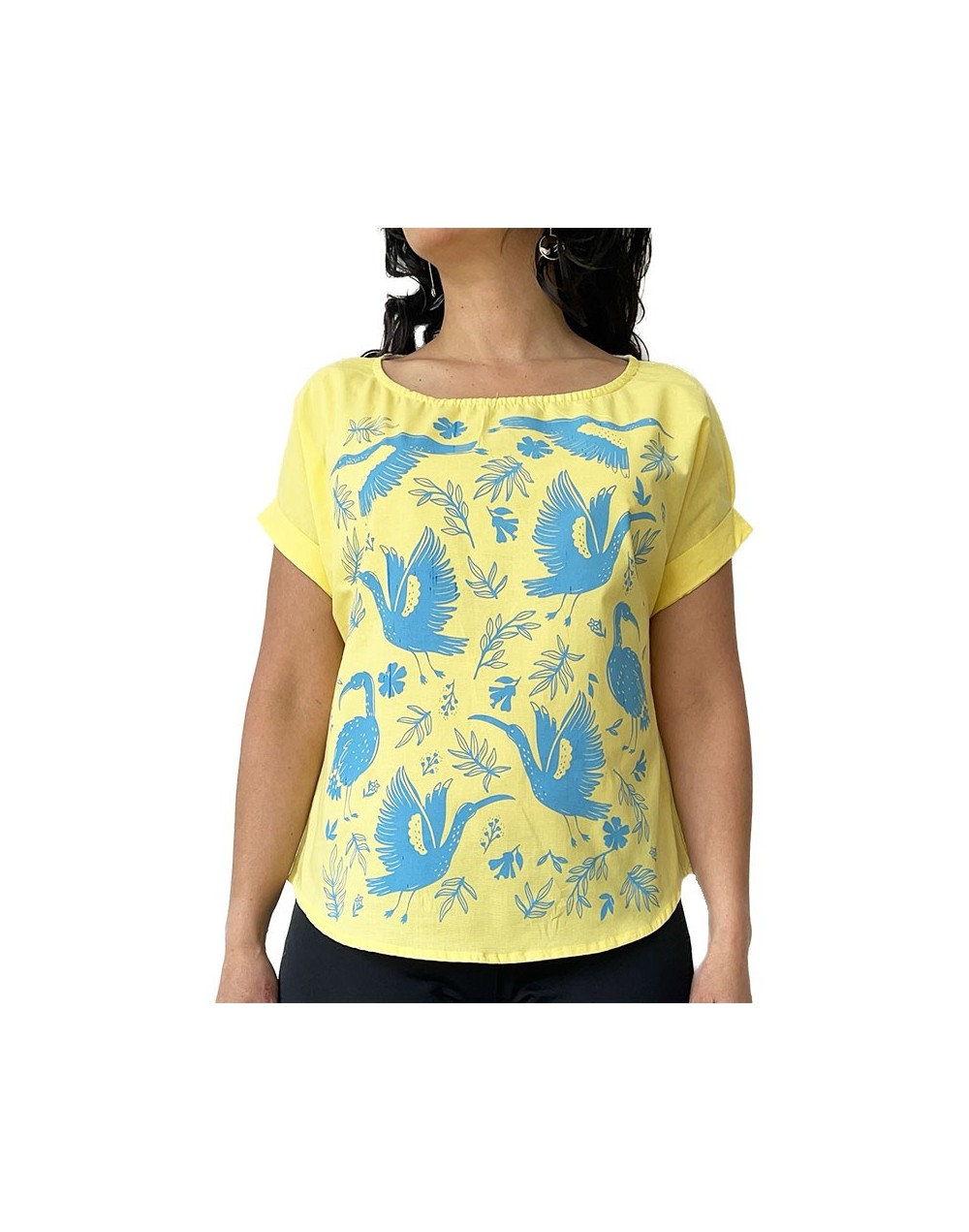 Blusa casual con corte de camiseta.
