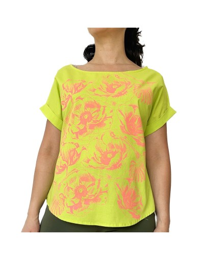 Blusa casual con corte de camiseta.