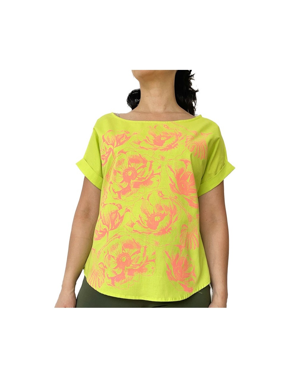 Blusa casual con corte de camiseta.