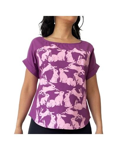 Blusa casual con corte de camiseta.