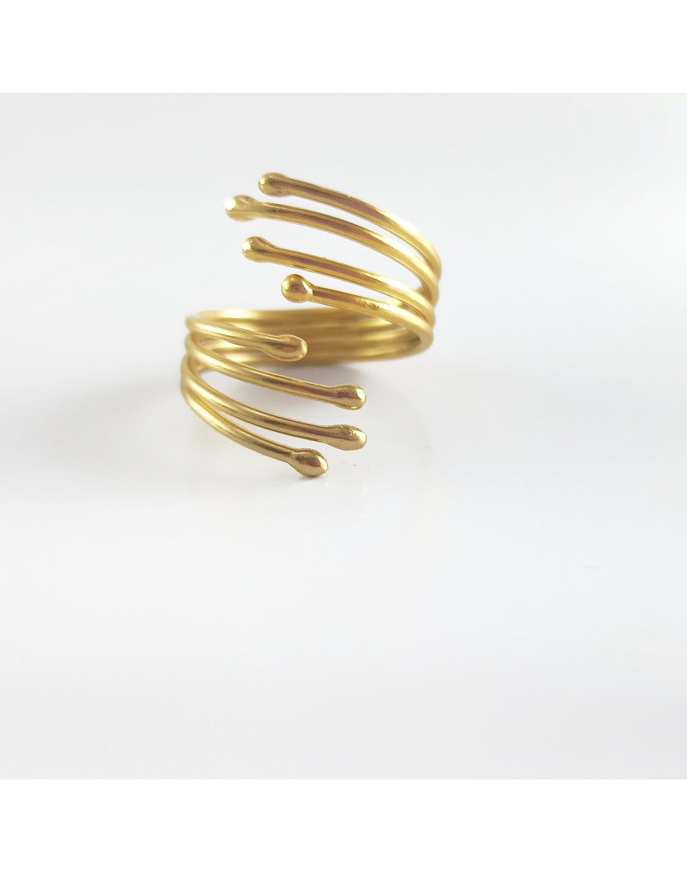 Anillo pistilo dorado