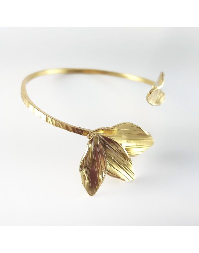 Pulsera dorada flores del jardín