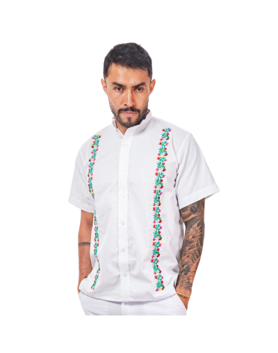 guayabera en lino blanco con bordado amazonico