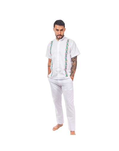 guayabera en lino blanco con bordado amazonico