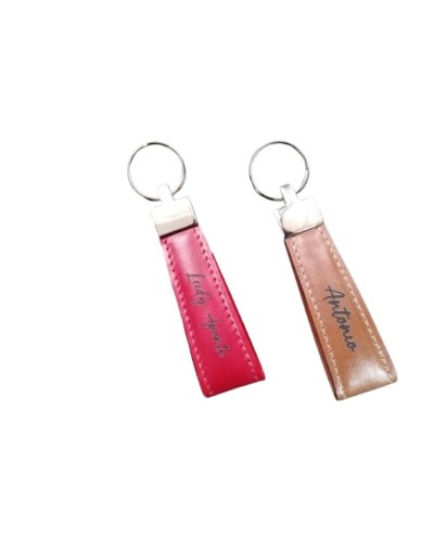 Llavero NACAR: Elegancia y Personalización