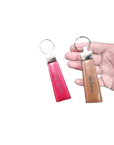 Llavero NACAR: Elegancia y Personalización