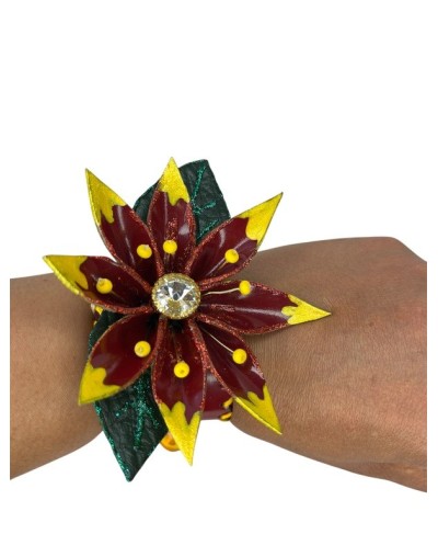 Pulsera de flor en cuero 