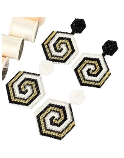 Aretes Hexagonales en Negro, Blanco y Dorado – Elegancia Artesanal 
