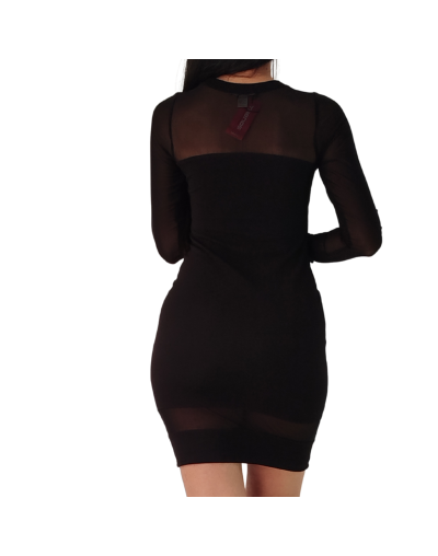 Vestido negro con velo 
