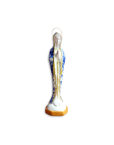 Virgen Peregrina hecha a mano – Figura de 23 cm para el camino de la fe