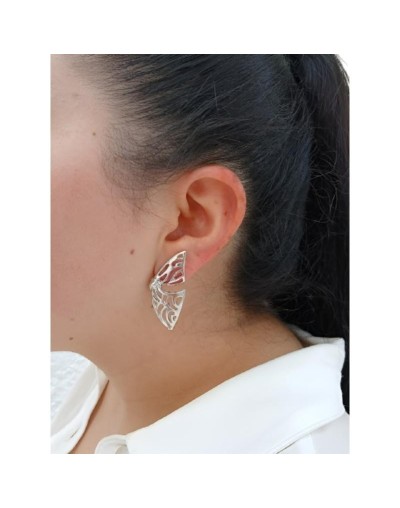 Aretes plateados de mariposa