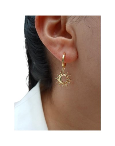 Aretes dorados de sol y luna